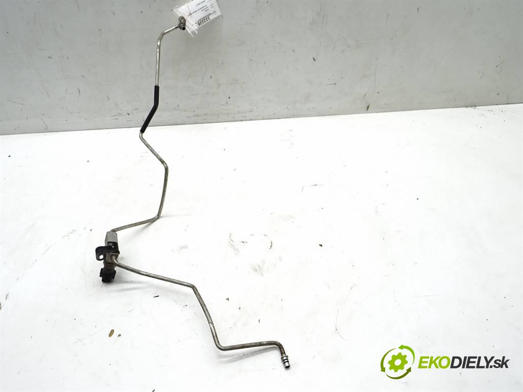 Toyota Corolla E12    HATCHBACK 5D 1.6VVTI 110KM 02-07  rúrka klimatizace  (Rozvody klimatizace)