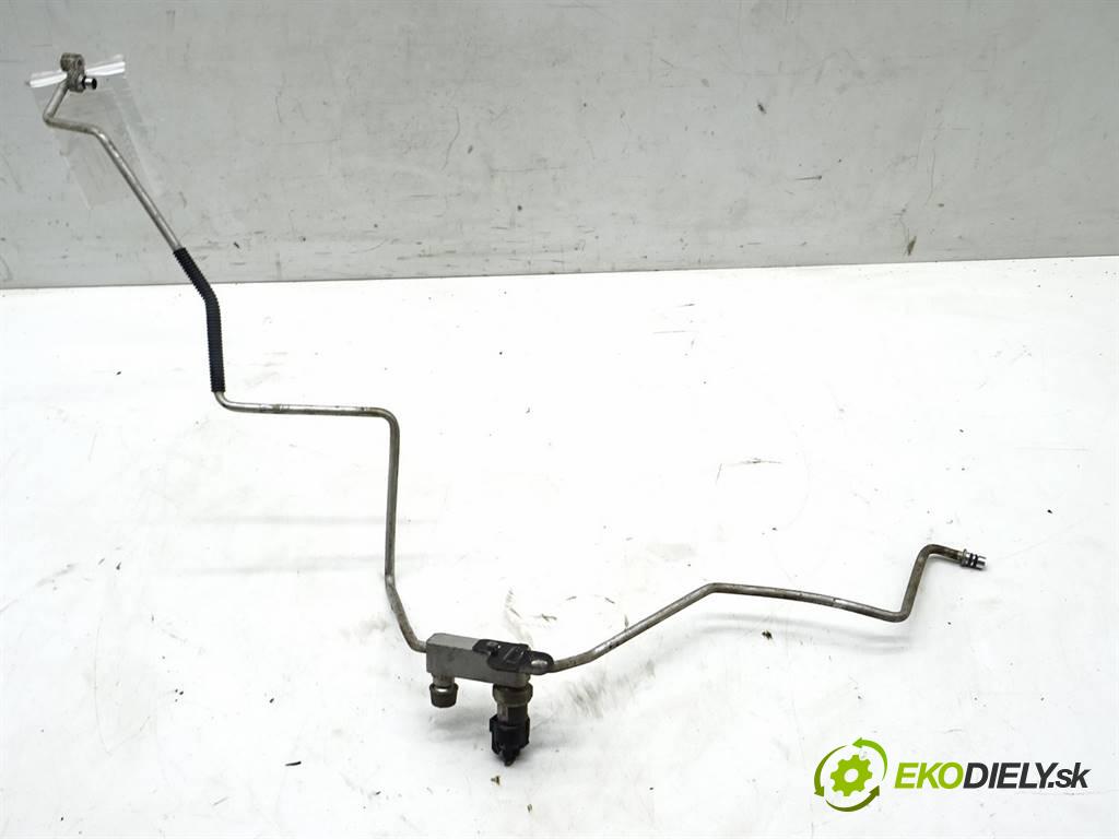 Toyota Corolla E12    HATCHBACK 5D 1.6VVTI 110KM 02-07  rúrka klimatizace  (Rozvody klimatizace)