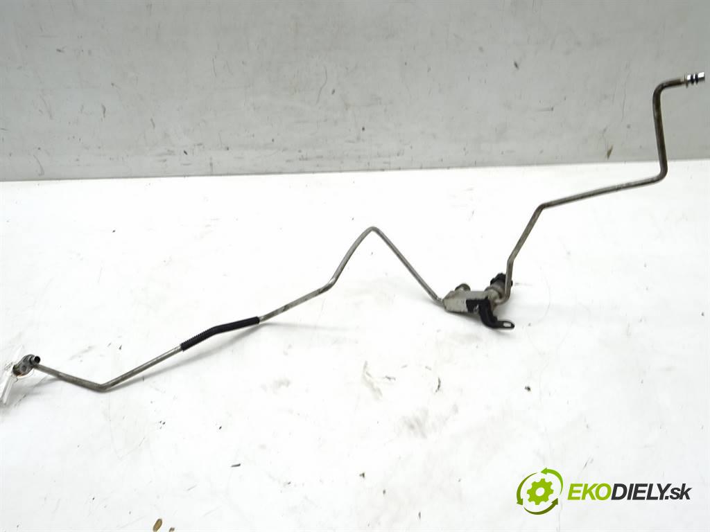 Toyota Corolla E12    HATCHBACK 5D 1.6VVTI 110KM 02-07  rúrka klimatizace  (Rozvody klimatizace)