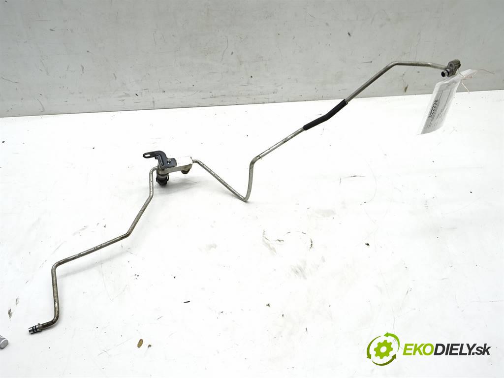 Toyota Corolla E12    HATCHBACK 5D 1.6VVTI 110KM 02-07  rúrka klimatizace  (Rozvody klimatizace)