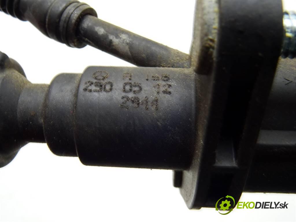 Mercedes-Benz W414 Vaneo  2005 67 kW 1.7CDI 91KM 01-05 1700 Spojkový valec pumpa spojky  (Valce a ložiská)