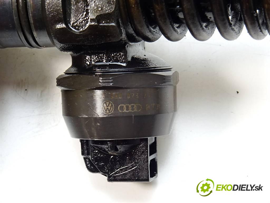 Audi A4 B6  2002 74 kW KOMBI 5D 1.9TDI 101KM 00-04 1900 vstrekovače 0414720037 (Vstrekovače)