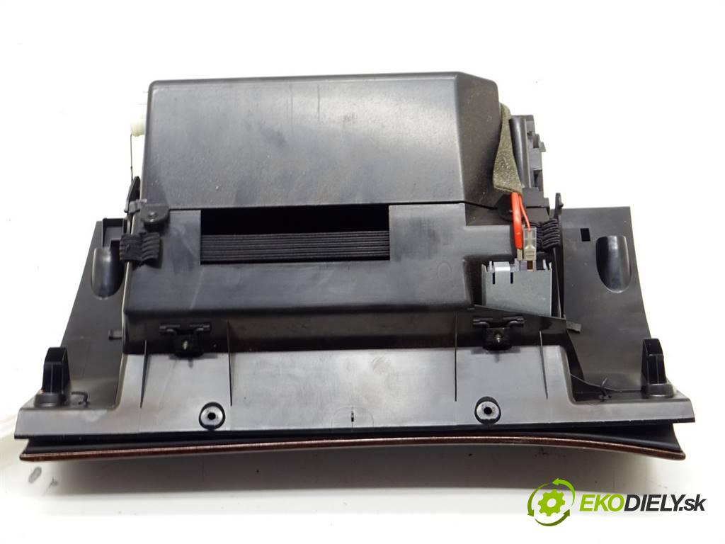 Volvo XC90 I  2003 200 kW 2.9T T6 272KM 02-06 3000 Priehradka, kastlík spolujazdca 3409563 (Priehradky, kastlíky)