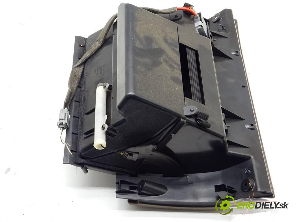 Volvo XC90 I  2003 200 kW 2.9T T6 272KM 02-06 3000 Priehradka, kastlík spolujazdca 3409563 (Priehradky, kastlíky)