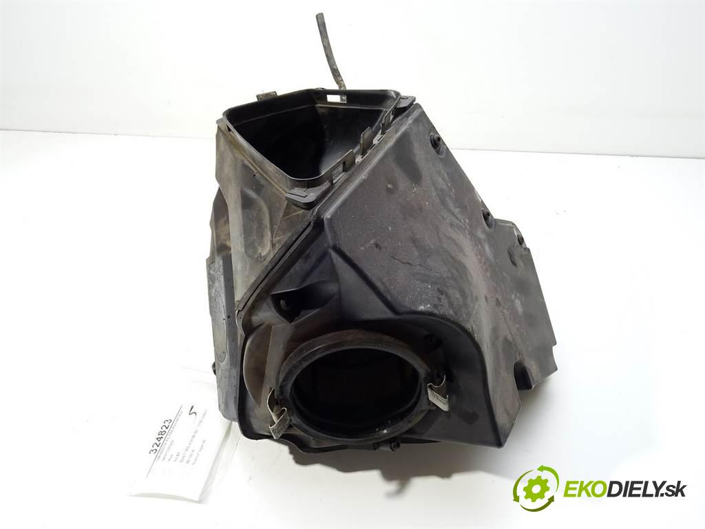 Audi A4 B8  2009 176 kW QUATTRO KOMBI 5D 3.0TDI 240KM 08-15 3000 obal filtra vzduchu 8K0133837B (Kryty filtrů)