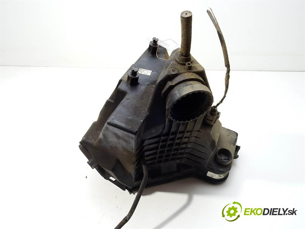 Audi A4 B8  2009 176 kW QUATTRO KOMBI 5D 3.0TDI 240KM 08-15 3000 obal filtra vzduchu 8K0133837B (Kryty filtrů)