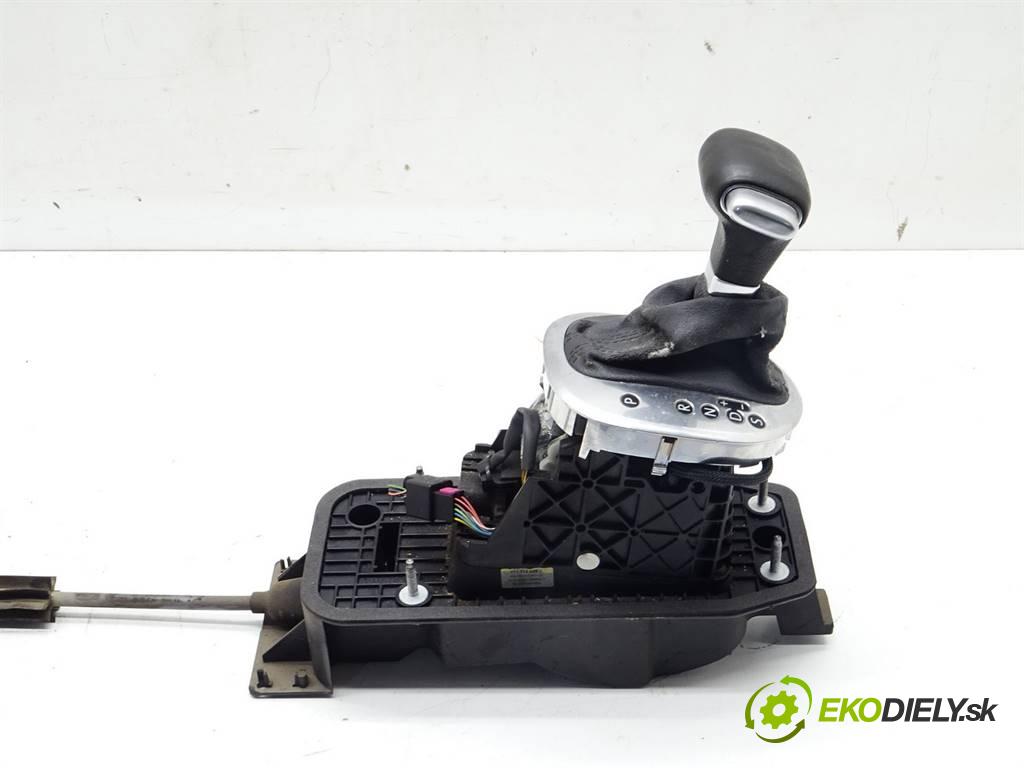 Volkswagen Touran    1.9TDI 105KM 03-15  Kulisa 1T1713025J (Rýchlostné páky / kulisy)