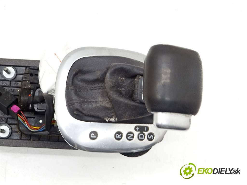 Volkswagen Touran    1.9TDI 105KM 03-15  Kulisa 1T1713025J (Rýchlostné páky / kulisy)