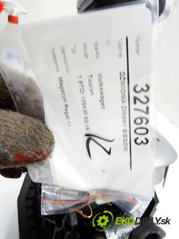 Volkswagen Touran    1.9TDI 105KM 03-15  Kulisa 1T1713025J (Rýchlostné páky / kulisy)