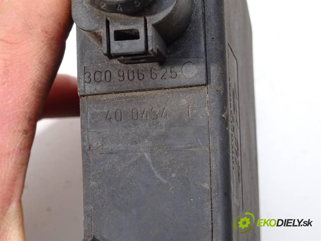 Volkswagen Passat B6    KOMBI 5D 2.0TDI 140KM 05-10  Ventil magnetický 3C0906625 (Ostatné)