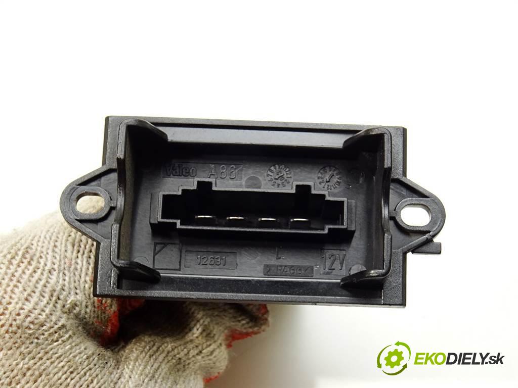 Citroen C2  2003 44 kW HATCHBACK 3D 1.1B 60KM 03-09 1100 Odpor, rezistor kúrenia vzduchu  (Odpory (rezistory) kúrenia)