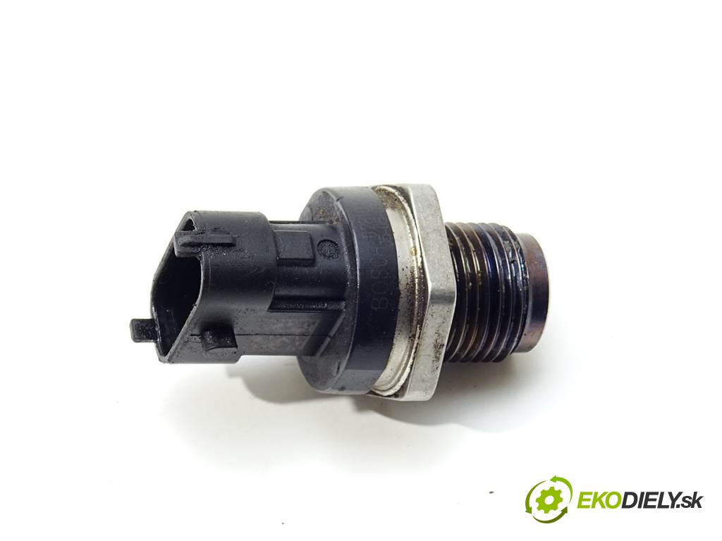 Fiat Stilo  2005 77kw KOMBI 5D 1.9D Multijet 100KM 01-07 1900 Snímač tlaku paliva  (Snímače)