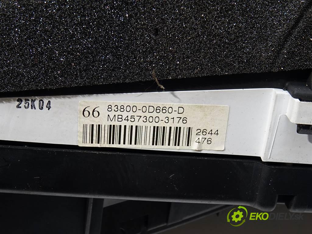 Toyota Yaris II  2008 64 kW HATCHBACK 5D 1.3VVTI 87KM 05-08 1300 Prístrojovka 83800-0D660-D (Prístrojové dosky, displeje)