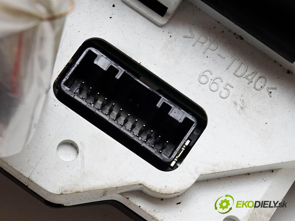 Toyota Yaris II  2008 64 kW HATCHBACK 5D 1.3VVTI 87KM 05-08 1300 Prístrojovka 83800-0D660-D (Prístrojové dosky, displeje)