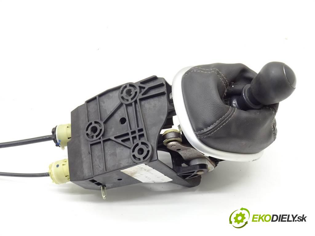 Renault Scenic II  2007 78KW 1.5DCI 106KM 03-06 1500 Kulisa  (Rýchlostné páky / kulisy)