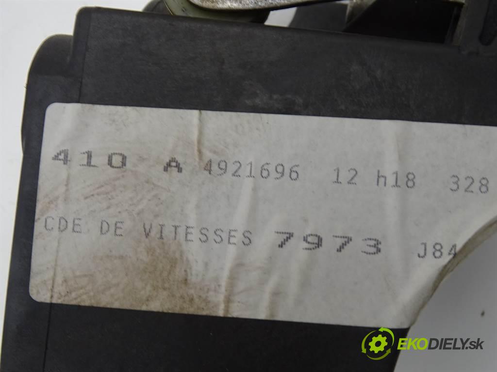 Renault Scenic II  2007 78KW 1.5DCI 106KM 03-06 1500 Kulisa  (Rýchlostné páky / kulisy)