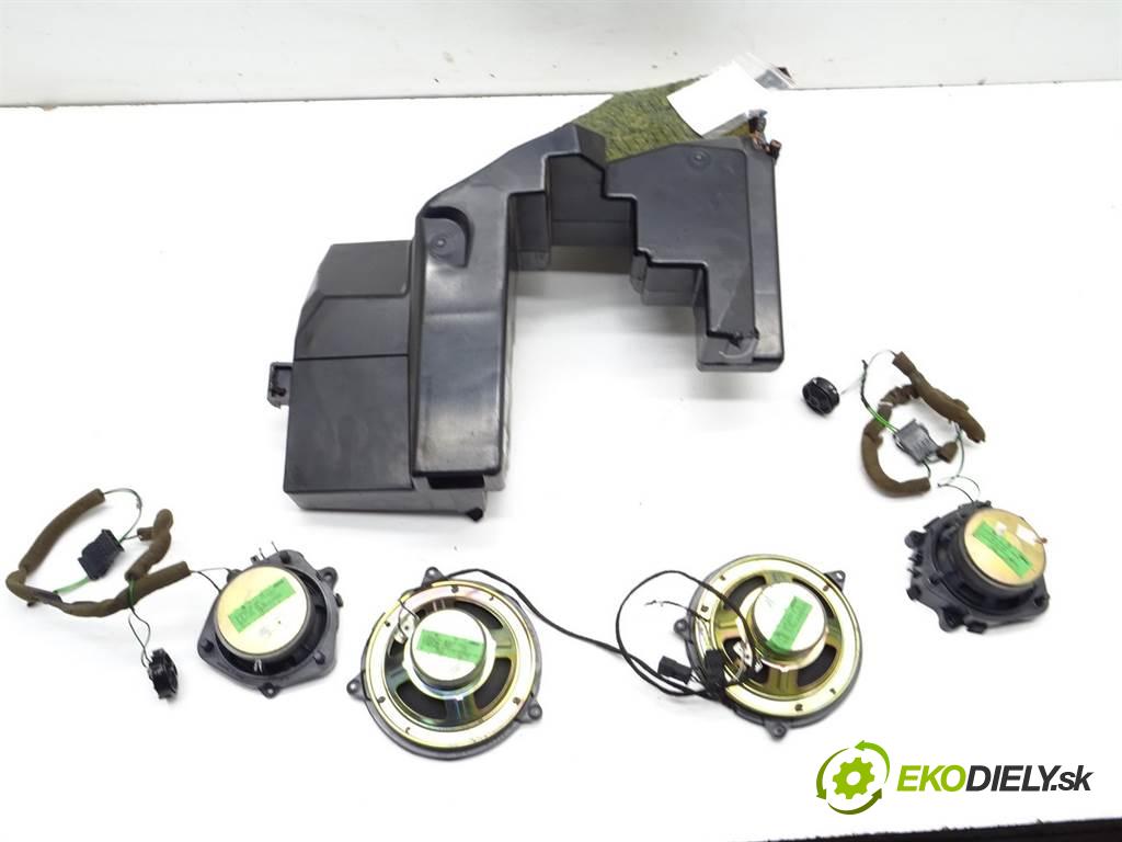 Audi A4 B5 FL    KOMBI 5D 1.8B 125KM 96-01  reproduktory BOSE 8D9035381B