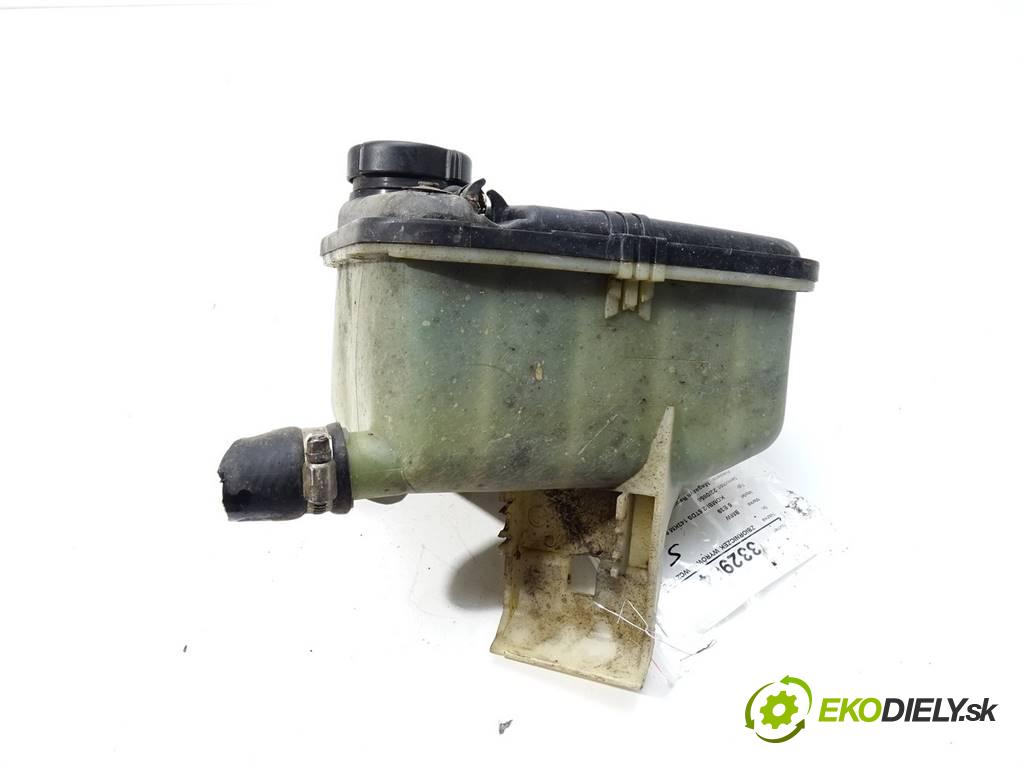 BMW 5 E39  1997 105 kW KOMBI 2.5TDS 143KM 96-04 2500 nádržka vyrovnávací kapaliny chadicího  (Vyrovnávací nádržky)
