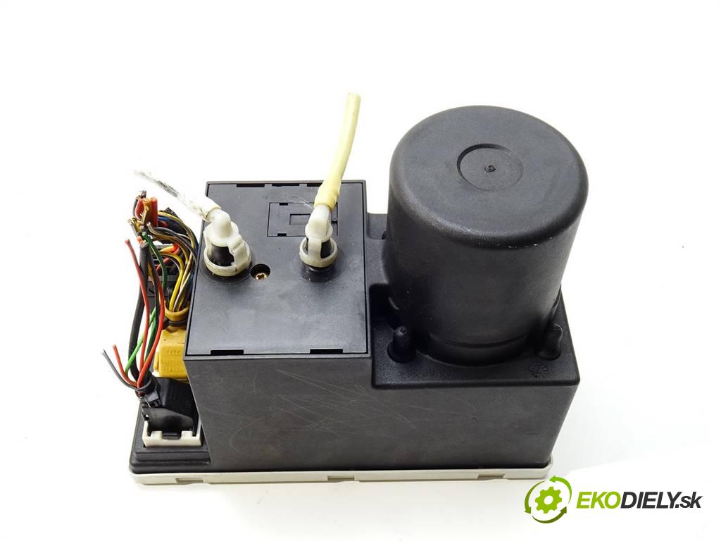 Audi A3 8L  1997 92 kW HATCHBACK 3D 1.8B 125KM 96-00 1800 pumpa centrálneho zámku 8L0862257D (Riadiace jednotky centrálneho zámku)