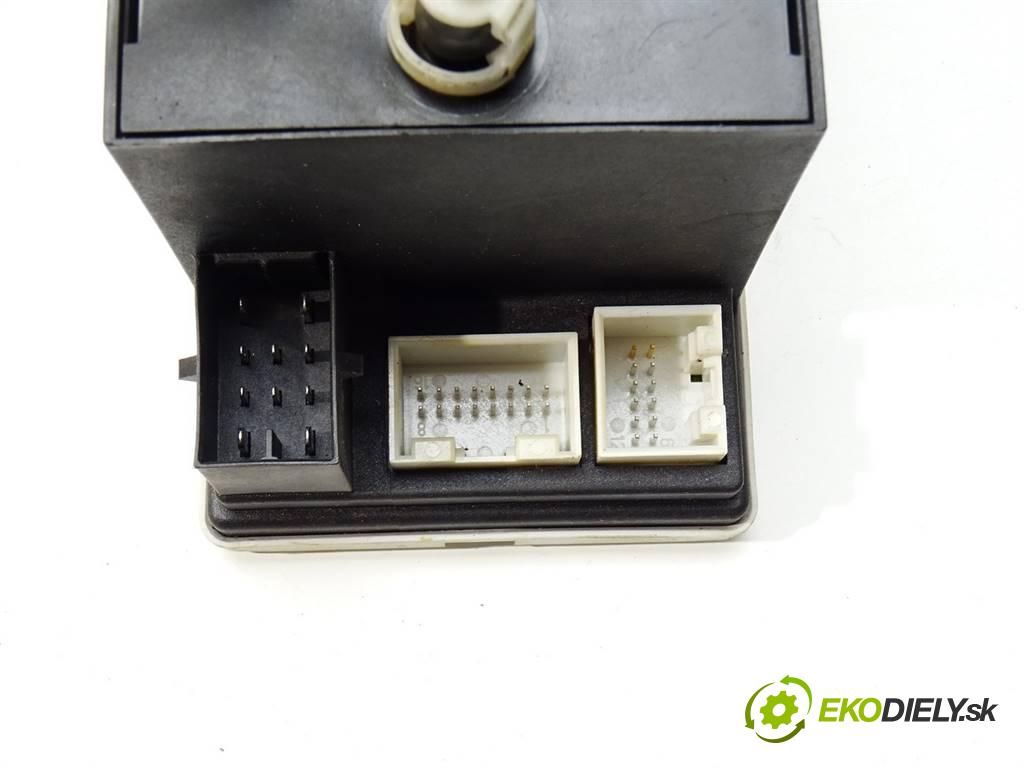 Audi A3 8L  1997 92 kW HATCHBACK 3D 1.8B 125KM 96-00 1800 pumpa centrálneho zámku 8L0862257D (Riadiace jednotky centrálneho zámku)