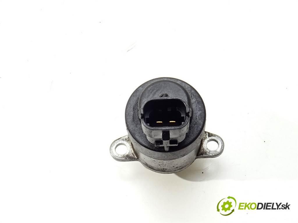 Peugeot 206 SW  2003 50 kW KOMBI 1.4HDI 69KM 98-06 1400 Regulátor tlaku paliva  (Ostatné)