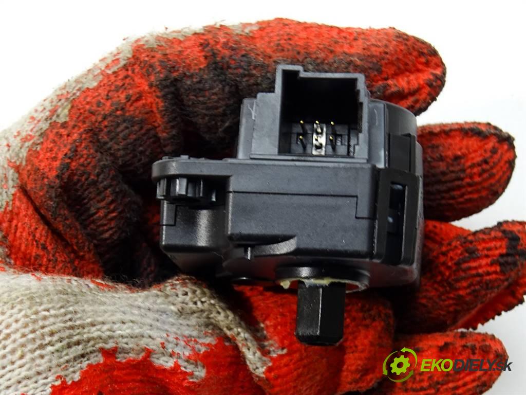 Mitsubishi Outlander III LIFT    .  Motorček kúrenia 2304197A (Motorčeky kúrenia)