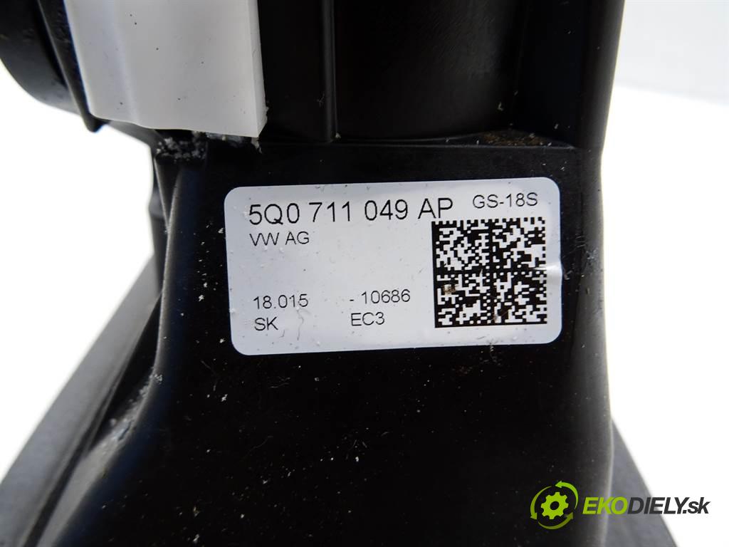 Skoda Octavia III LIFT  2018 85kW SEDAN 4D 1.6TDI 115KM 16-20 1600 Kulisa 5Q0711049AP (Rýchlostné páky / kulisy)