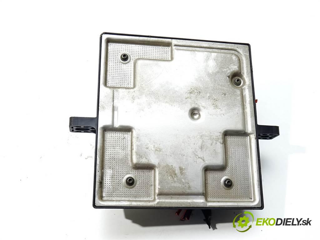 Audi A4 B6    KOMBI 5D 2.5TDI 180KM 00-04  Modul svetiel 8E0907279E (Ostatné)