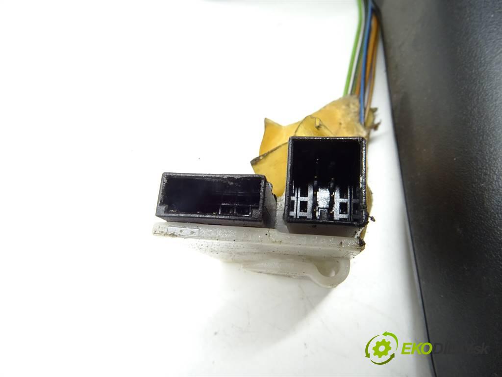 Volkswagen Bora  1999 85 kW SEDAN 4D 1.9TDI 115KM 98-05 1900 zpětné zrcátko vnitřní  (Světla vnitřní)