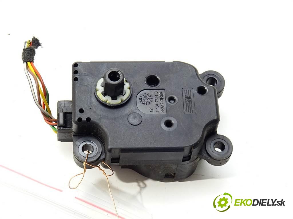 Fiat Croma    KOMBI 5D 1.9JTD 120KM 05-11  Motorček kúrenia 985100V (Motorčeky kúrenia)