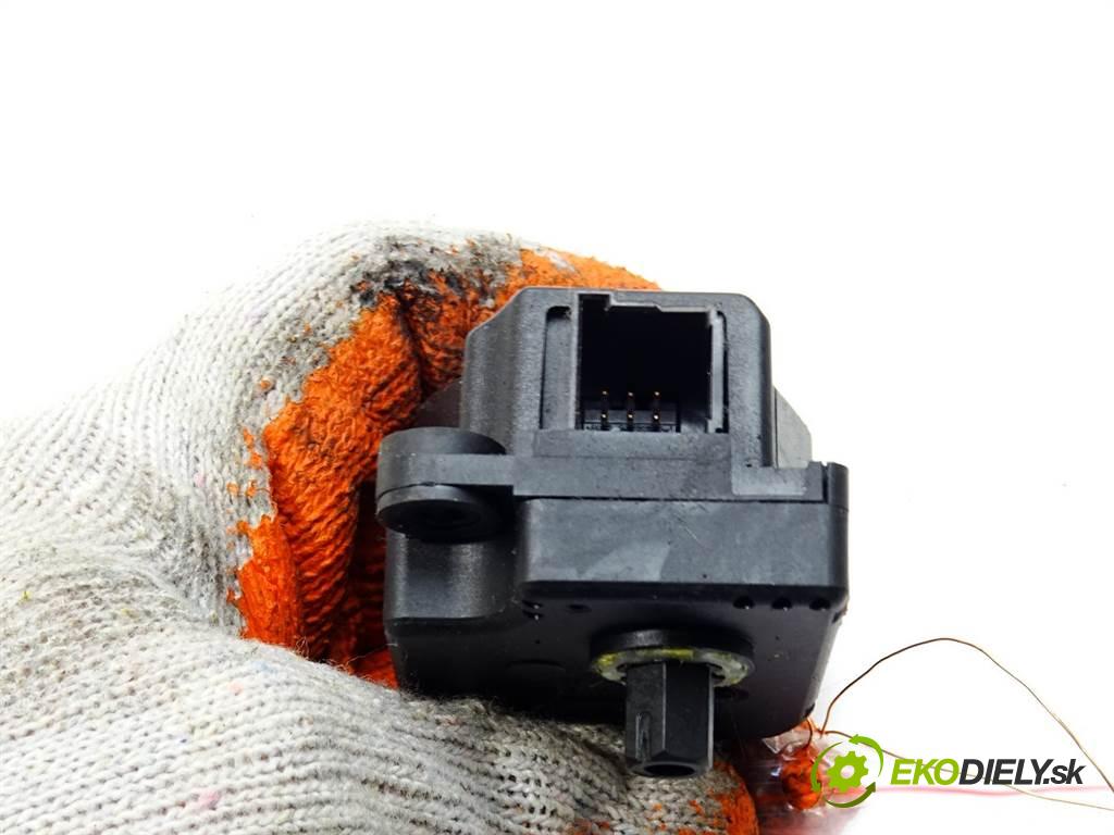 Fiat Croma    KOMBI 5D 1.9JTD 120KM 05-11  Motorček kúrenia 985100V (Motorčeky kúrenia)