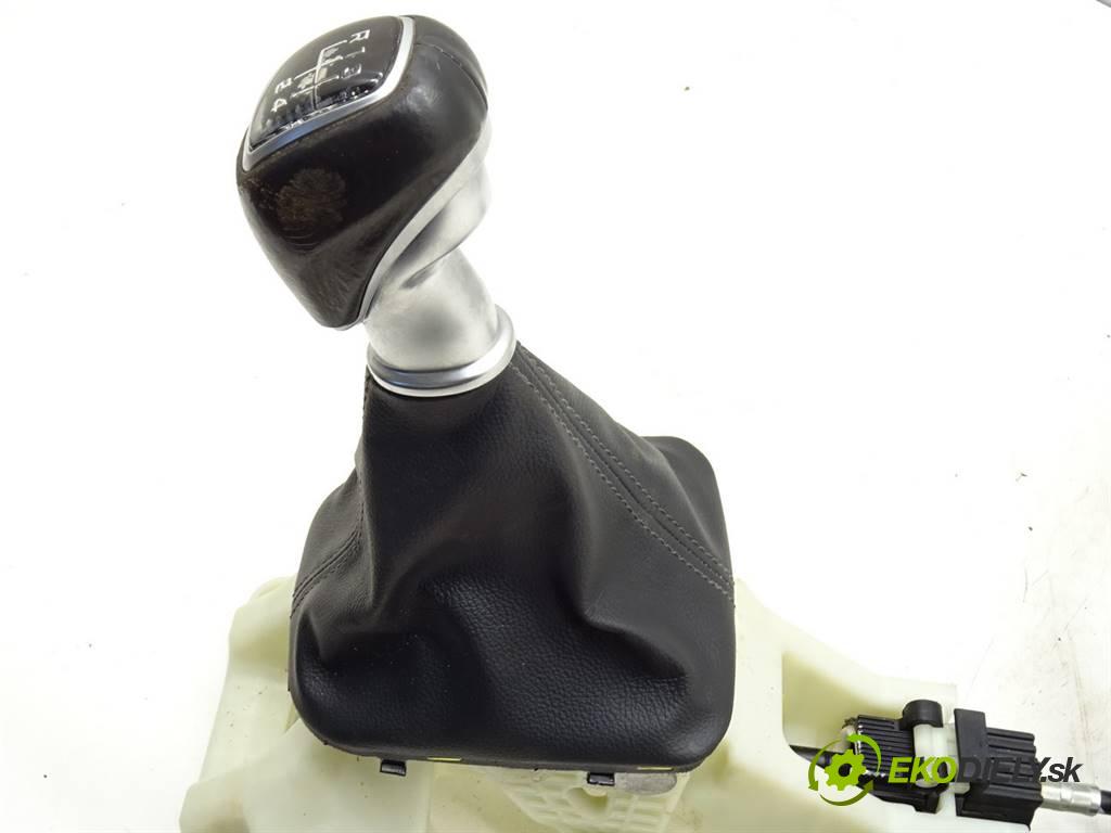 Hyundai i30 III  2019 140KM HATCHBACK 5D 1.4B 100KM 16- 1400 Kulisa  (Rýchlostné páky / kulisy)