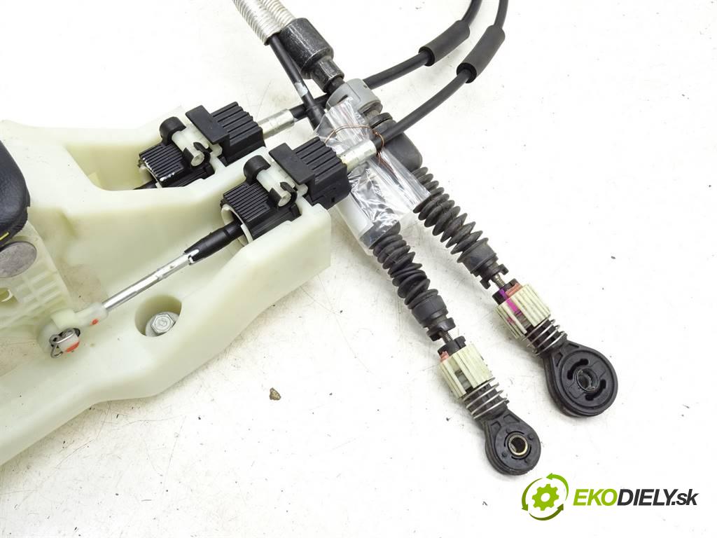 Hyundai i30 III  2019 140KM HATCHBACK 5D 1.4B 100KM 16- 1400 Kulisa  (Rýchlostné páky / kulisy)