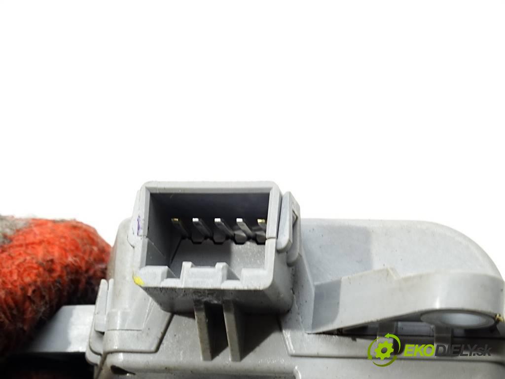 Hyundai i30 III    HATCHBACK 5D 1.4B 100KM 16-  Motorček kúrenia EA1F0-EDFAA02 (Motorčeky kúrenia)