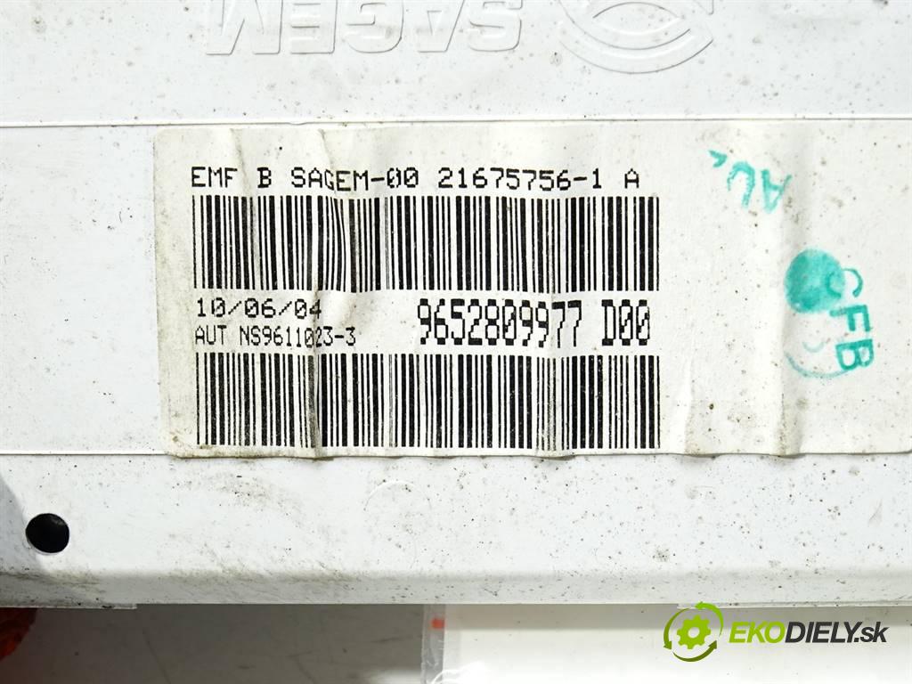 Peugeot 307  2004 65kw HATCHBACK 5D 1.4B 88KM 01-05 1400 Dislpej 9652809977 (Prístrojové dosky, displeje)