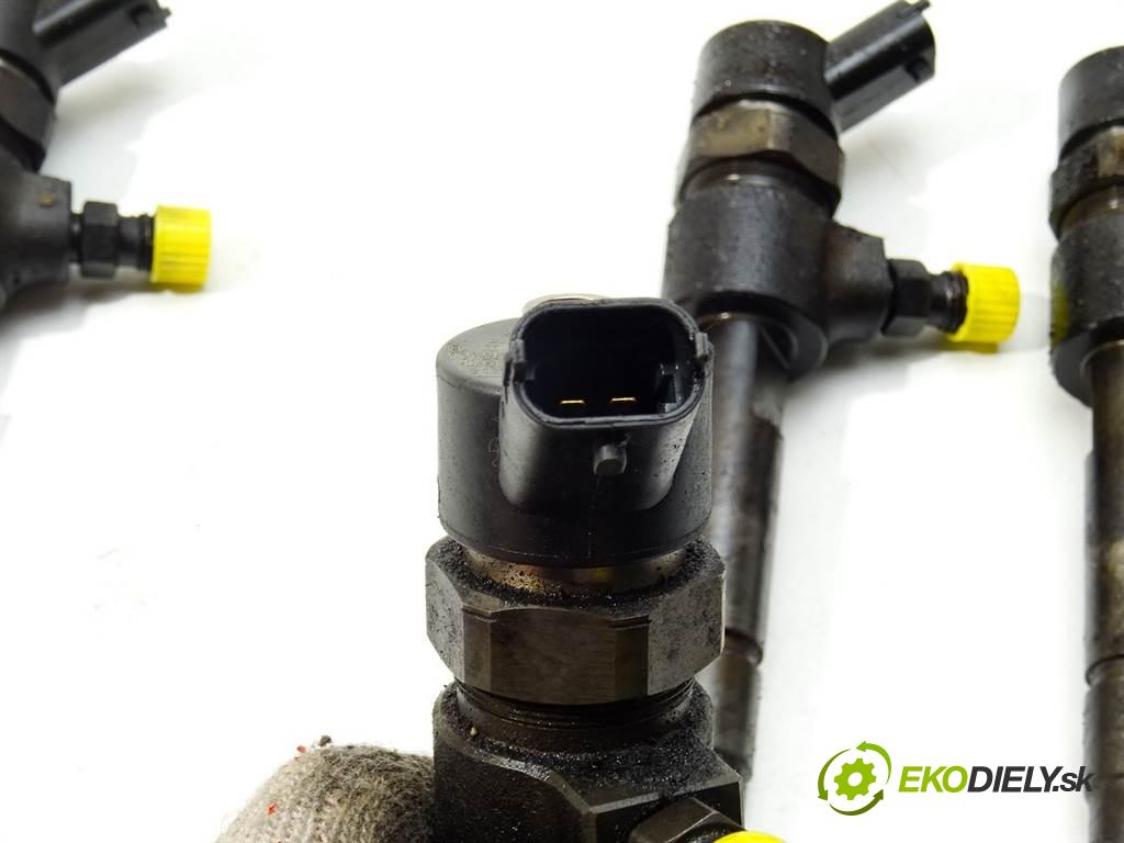 Fiat Stilo  2003 85 kW KOMBI 5D 1.9JTD 115KM 01-07 1900 vstřikovací ventily 0445110119