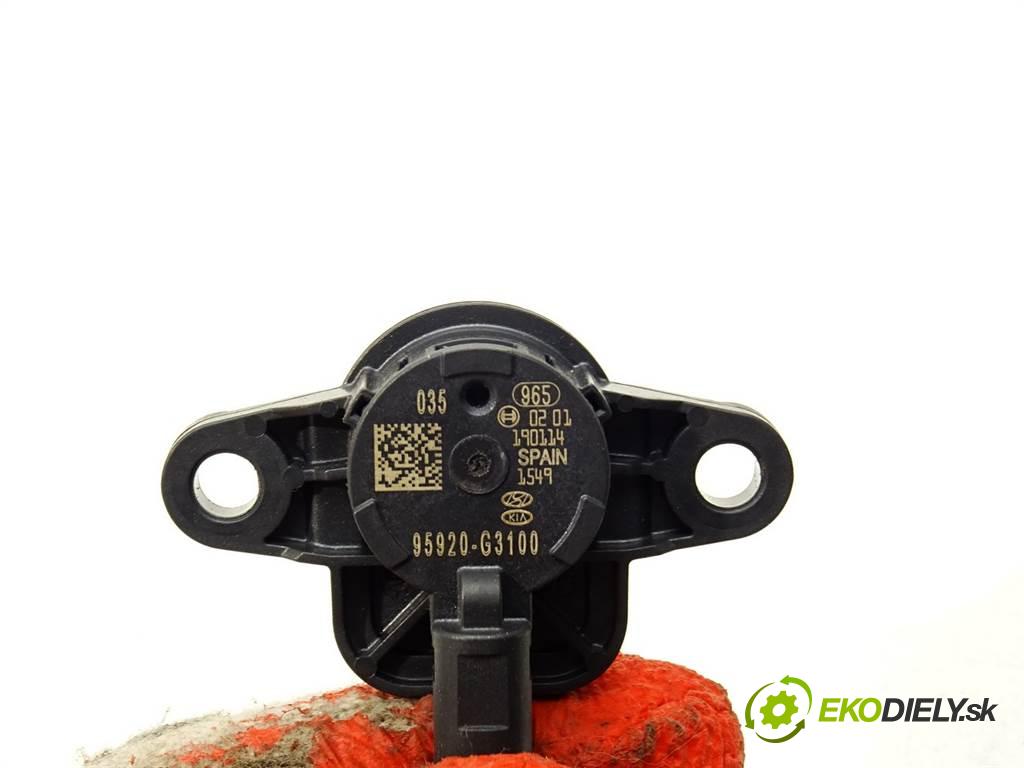 Hyundai i30 III    HATCHBACK 5D 1.4B 100KM 16-  Snímač nárazu 95920-G3100 (Snímače nárazu)