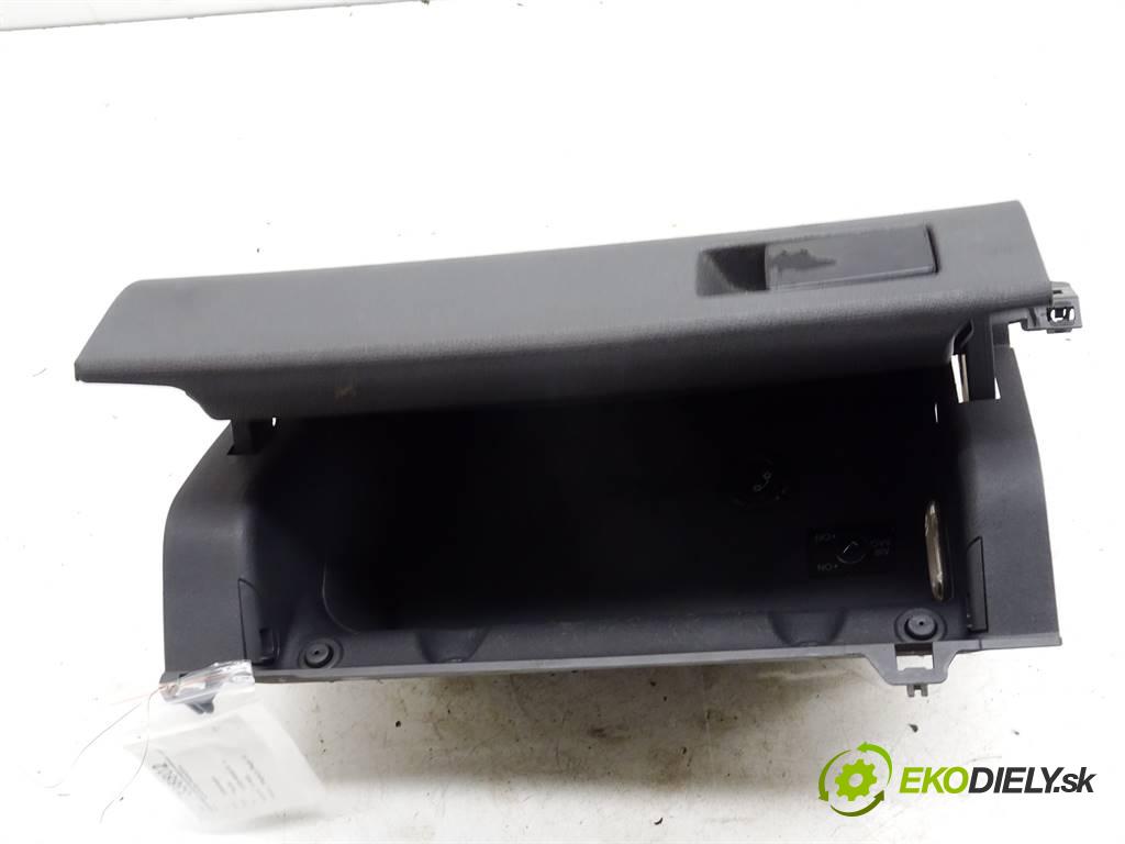 Volkswagen Touran  2005 66KW 1.9TDI 90KM 03-15 1900 Priehradka, kastlík spolujazdca  (Priehradky, kastlíky)