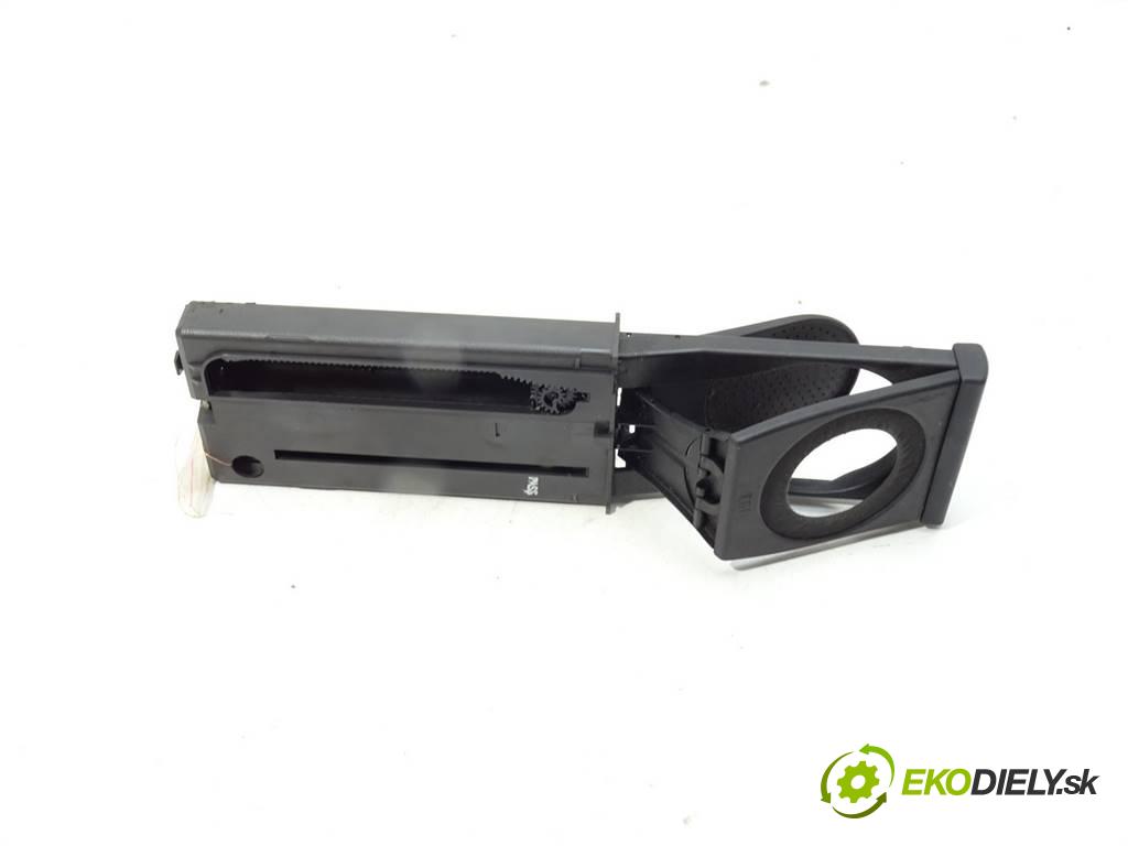 Audi A3 8P  2006  HATCHBACK 5B 1.6FSI 115KM 03-08 1600 Držiak na nápoje 8P0862534B (Úchyty, držiaky na nápoje)