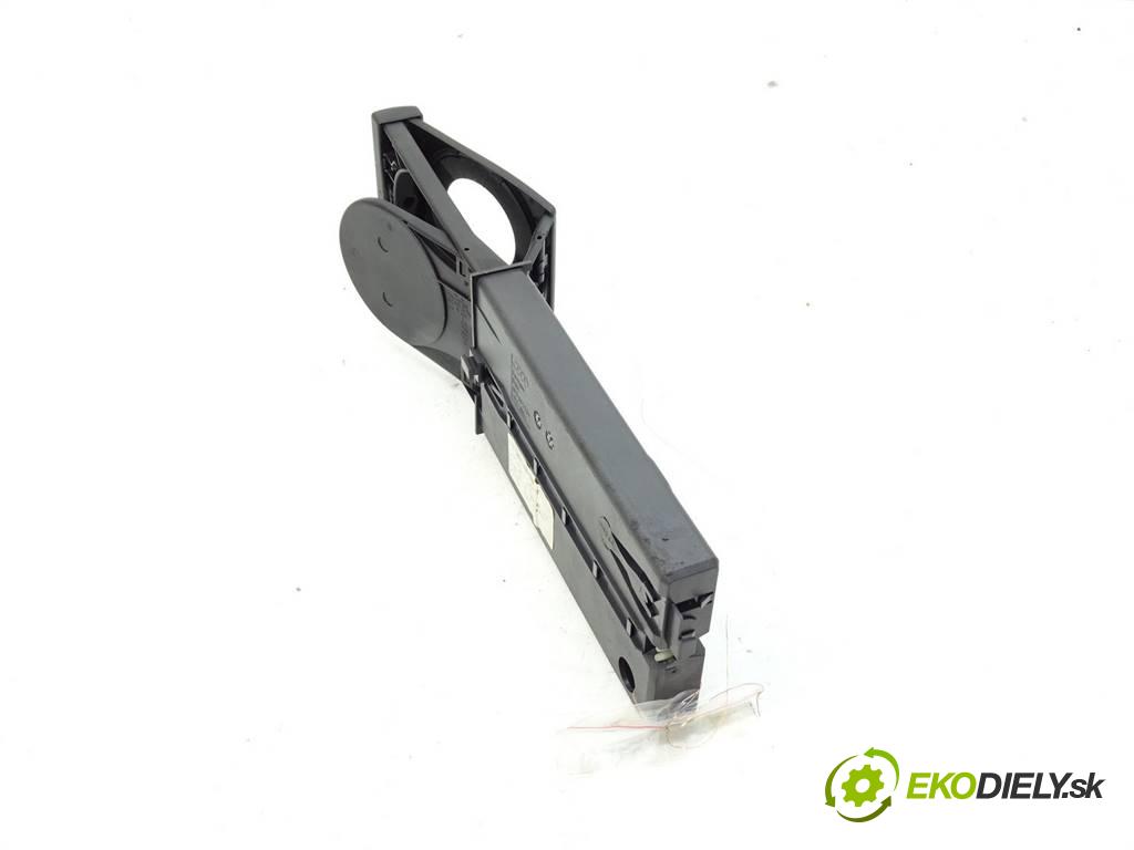 Audi A3 8P  2006  HATCHBACK 5B 1.6FSI 115KM 03-08 1600 Držiak na nápoje 8P0862534B (Úchyty, držiaky na nápoje)