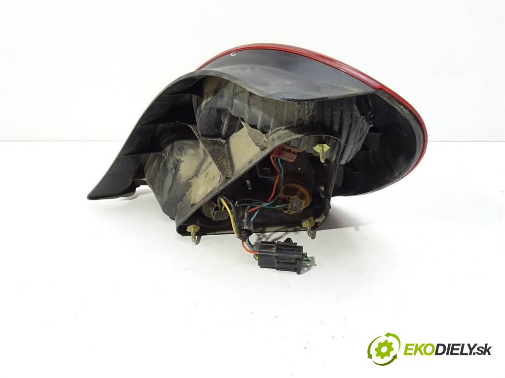 Toyota Corolla E11 LIFT  2000 81kw HATCHBACK 5D 1.6B 110KM 99-02 1600 Svetlo zad ľavá strana  (Ostatné)