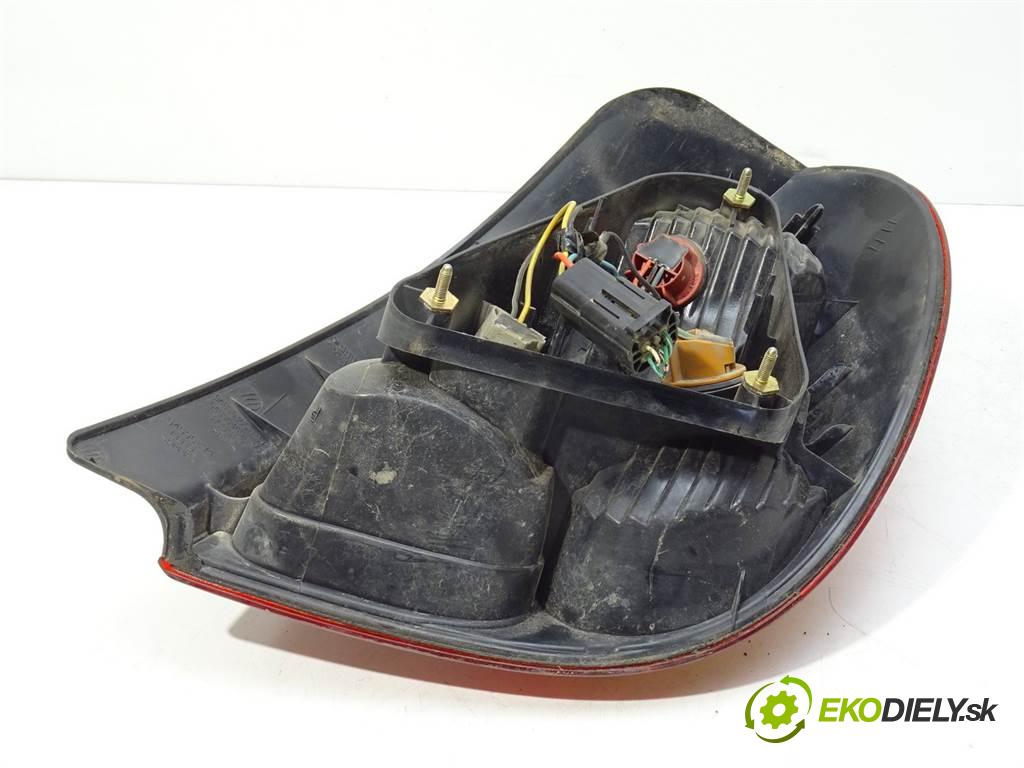 Toyota Corolla E11 LIFT  2000 81kw HATCHBACK 5D 1.6B 110KM 99-02 1600 Svetlo zad ľavá strana  (Ostatné)