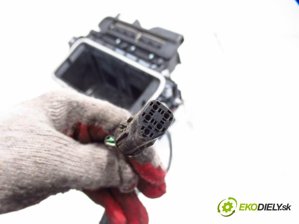 MAN TGX    TGX18.440 EURO5 XL  Výhrevné teleso, radiátor kúrenia 81619006433 (Radiátory kúrenia)