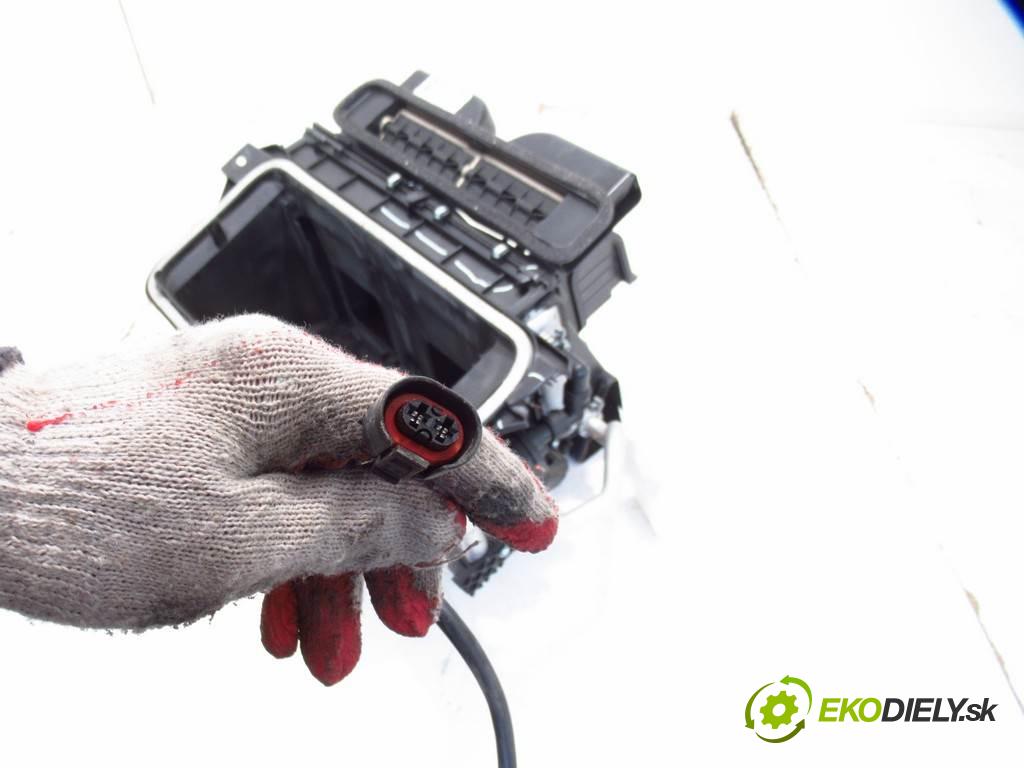 MAN TGX    TGX18.440 EURO5 XL  Výhrevné teleso, radiátor kúrenia 81619006433 (Radiátory kúrenia)