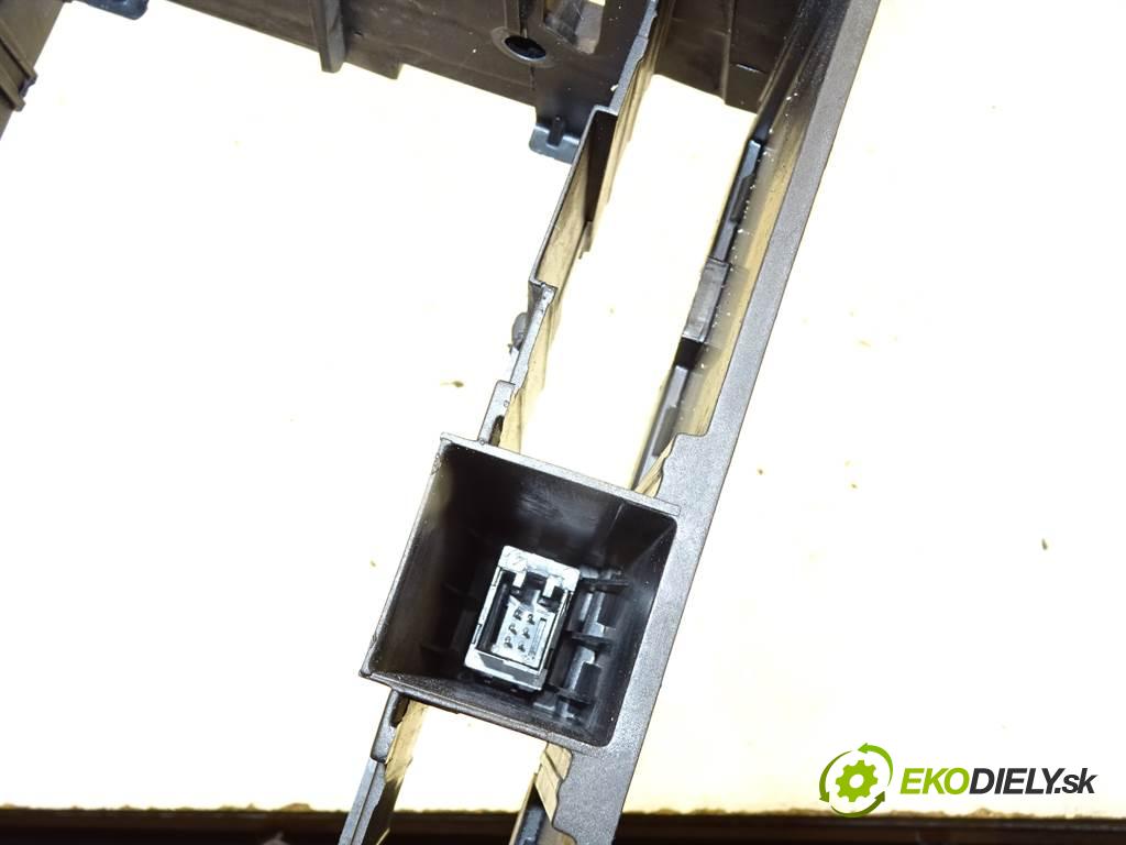 Audi A4 B7  2006 103KW SEDAN 4D 2.0TDI 140KM 04-08 1968 Tunel středový loketní opěrka 2DIN