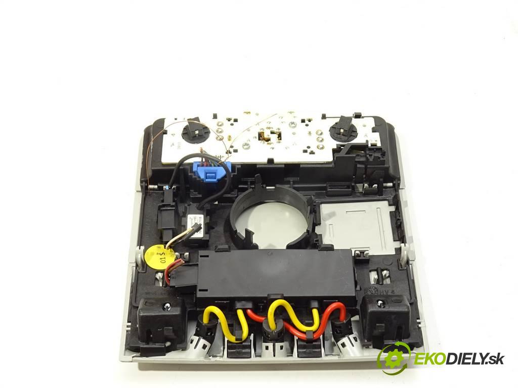 Skoda Superb II  2012 191 kW KOMBI 5D 3.6FSI 260KM 08-13 3500 svetlo stropné 3T0947105K (Osvetlenie interiéru)