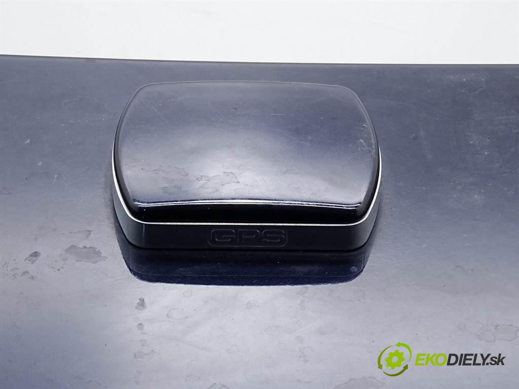 Audi A8 D2  2000 265 kW S8 LIFT SEDAN 4D 4.2B 360KM 94-02 4200 zadní část kapota  (Zadní kapoty)