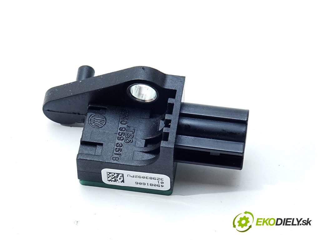 Volkswagen Tiguan I    2.0TDI 4MOTION 140KM 07-11  Snímač nárazu 5N0959351B (Snímače nárazu)