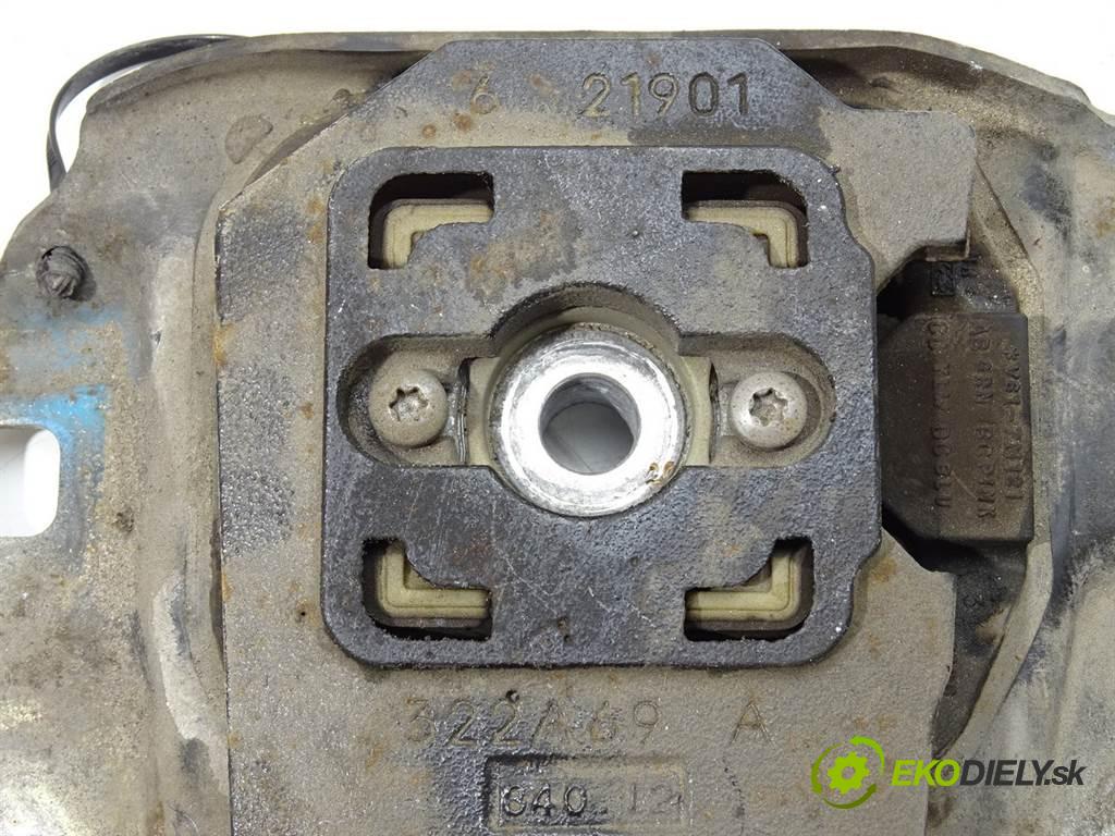 Ford Focus III  2013 70 kW MK3 KOMBI 5D 1.6TDCI 95KM 10-14 1600 AirBag Motor  (Držiaky motora)