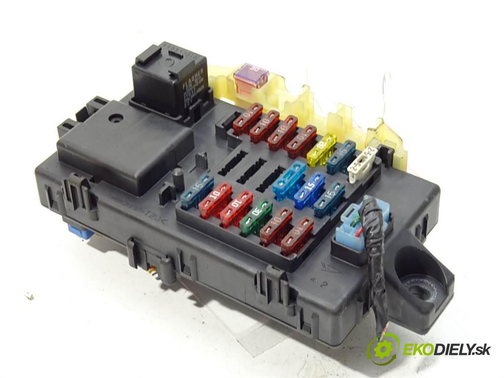 Daihatsu YRV  2001 64 kW 1.3B 87KM 00-05 1300 modul BSI  (Pojistkové skříňky)